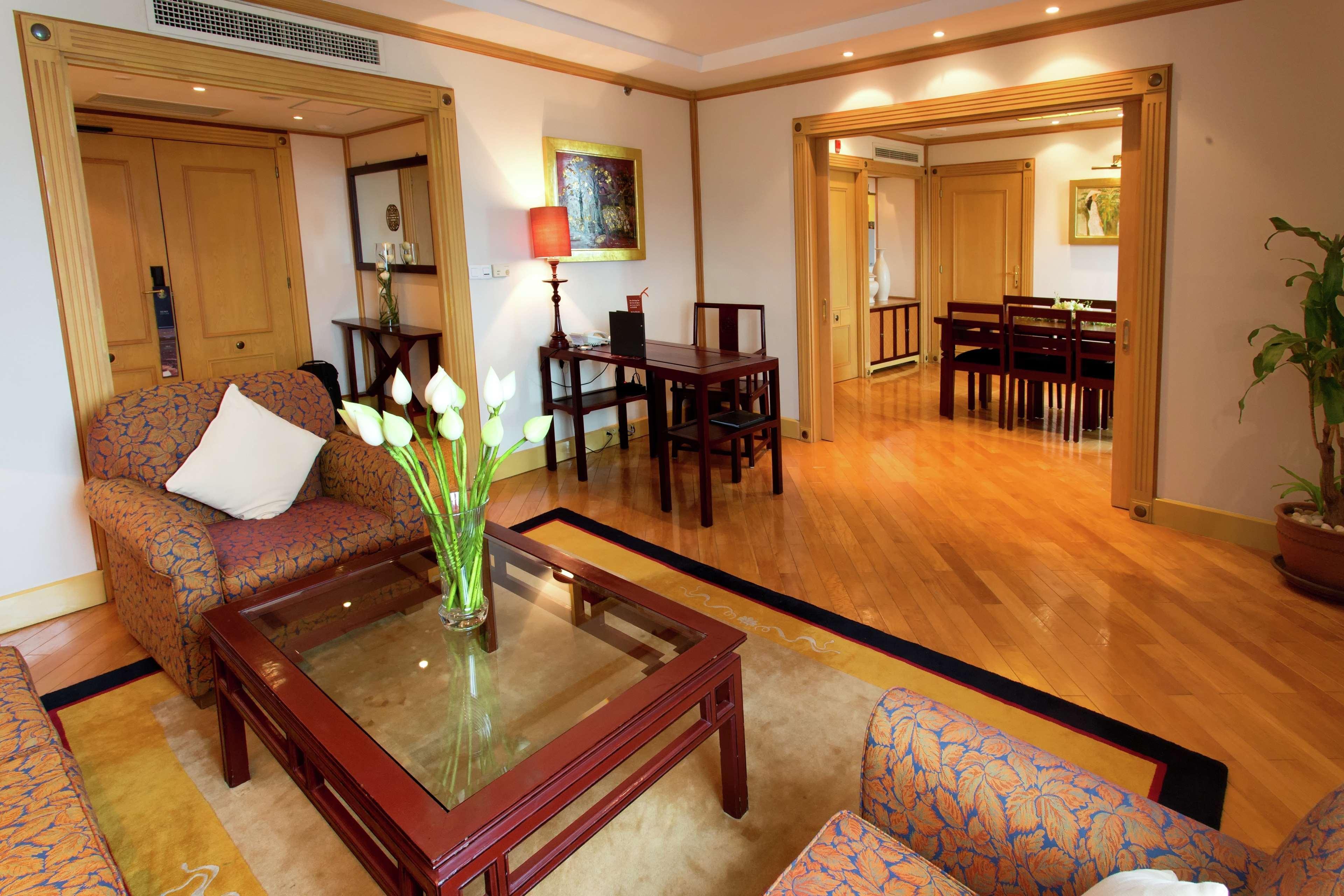 Hilton Hanoi Opera Exterior photo